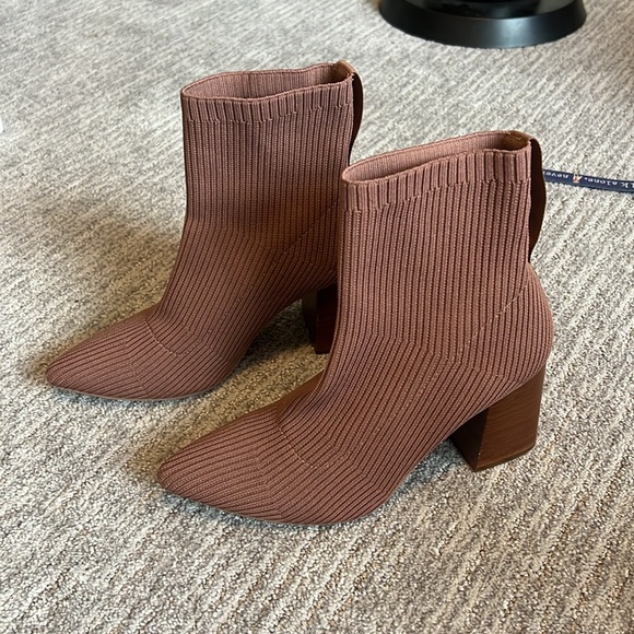 Barely worn Steven knit boot - Picture 1 of 9